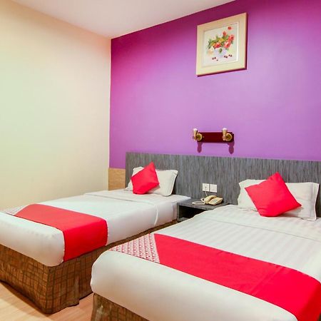 Super Oyo 43930 Hotel Esplanade Sandakan Luaran gambar