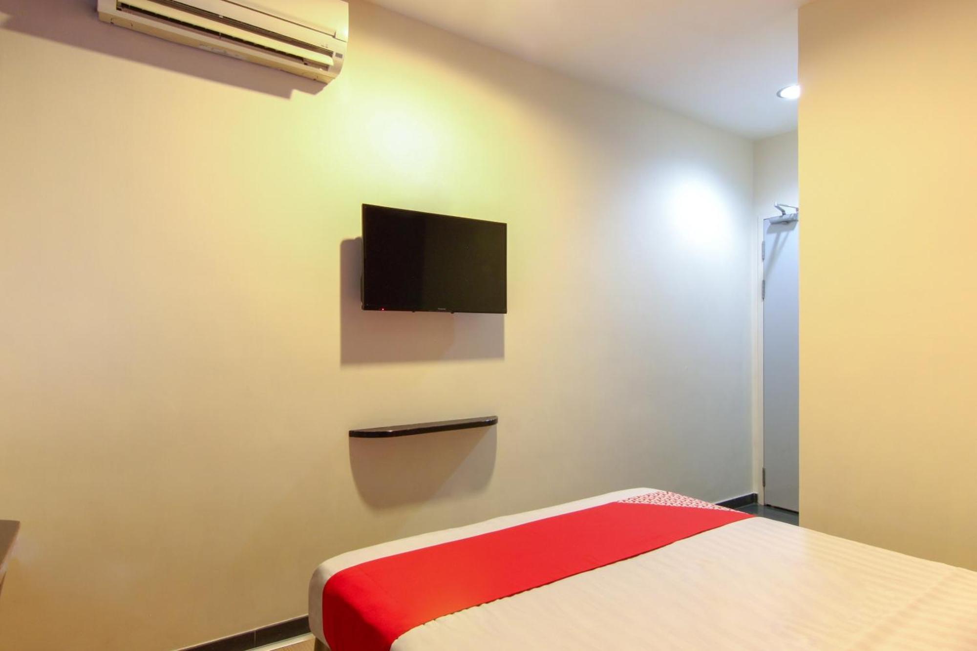 Super Oyo 43930 Hotel Esplanade Sandakan Luaran gambar
