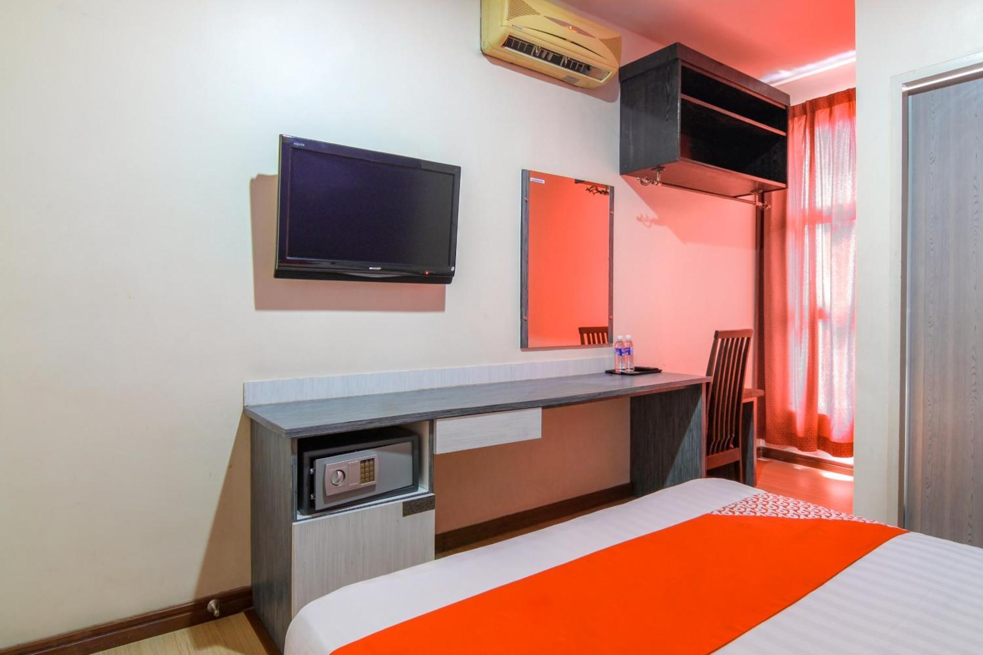 Super Oyo 43930 Hotel Esplanade Sandakan Luaran gambar