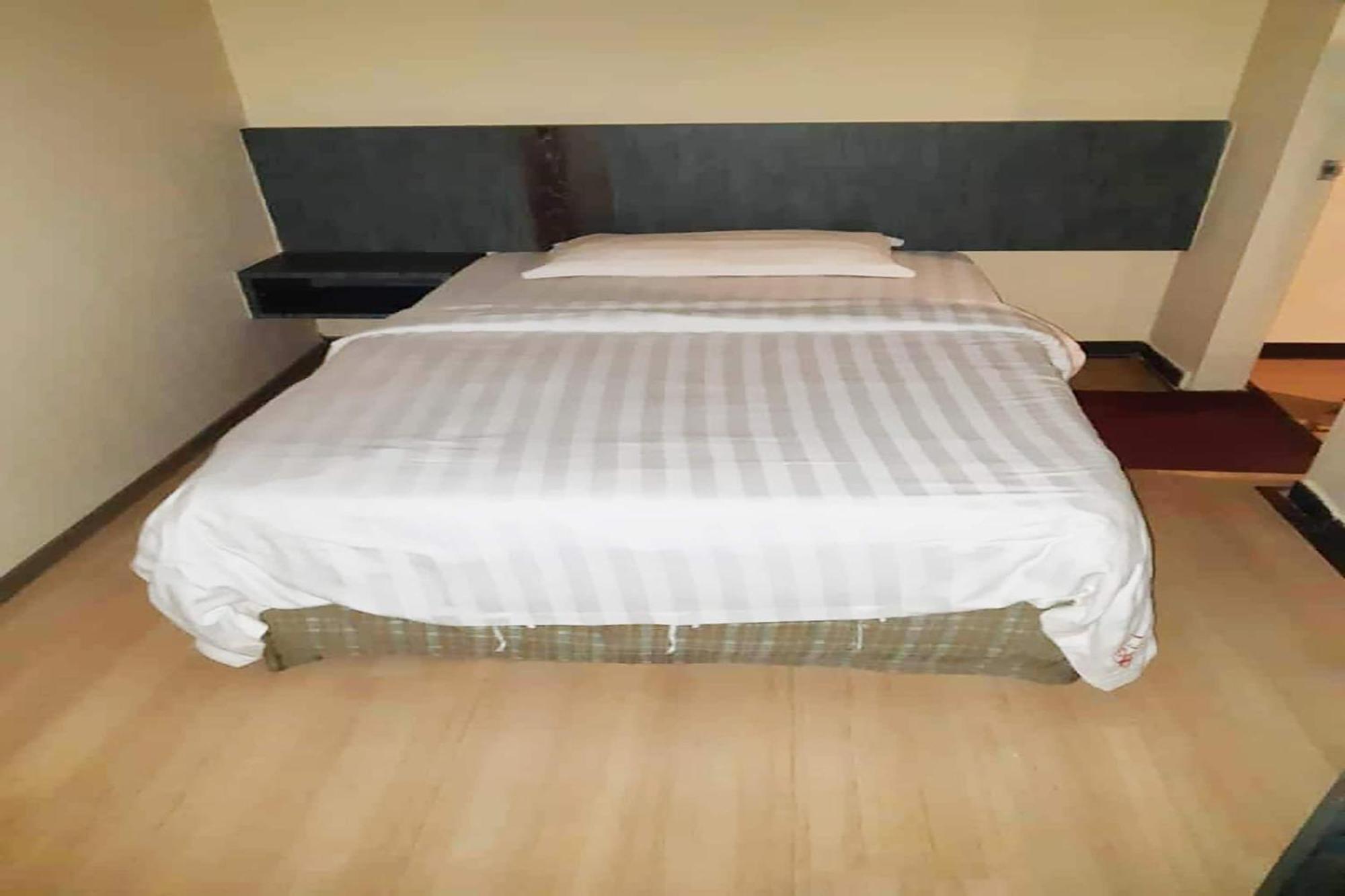 Super Oyo 43930 Hotel Esplanade Sandakan Luaran gambar