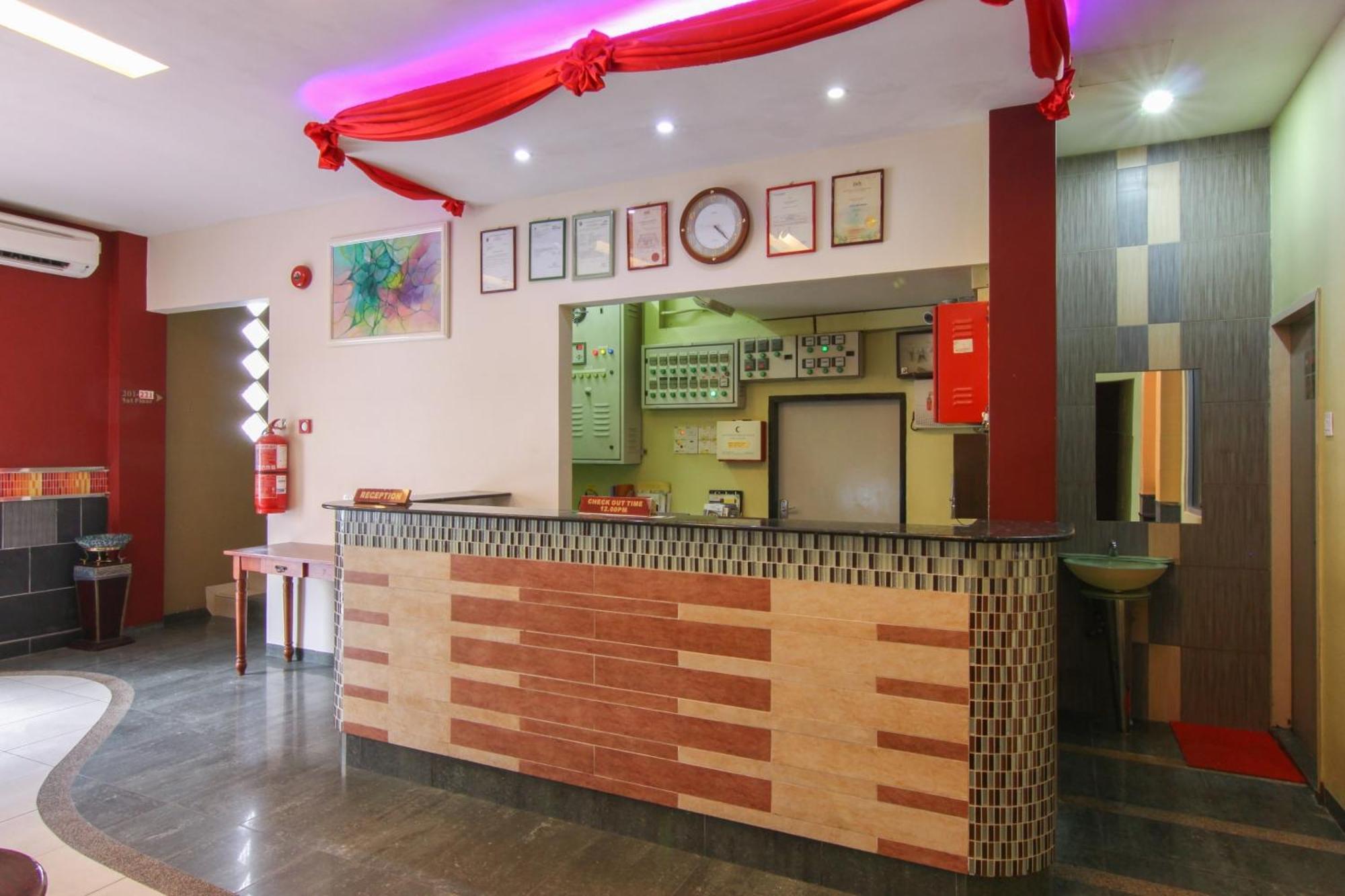 Super Oyo 43930 Hotel Esplanade Sandakan Luaran gambar